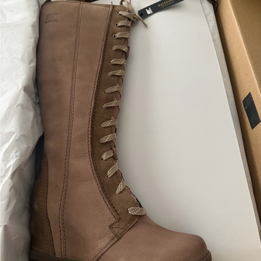 Sorel Women's Tan Lace-Up Boots